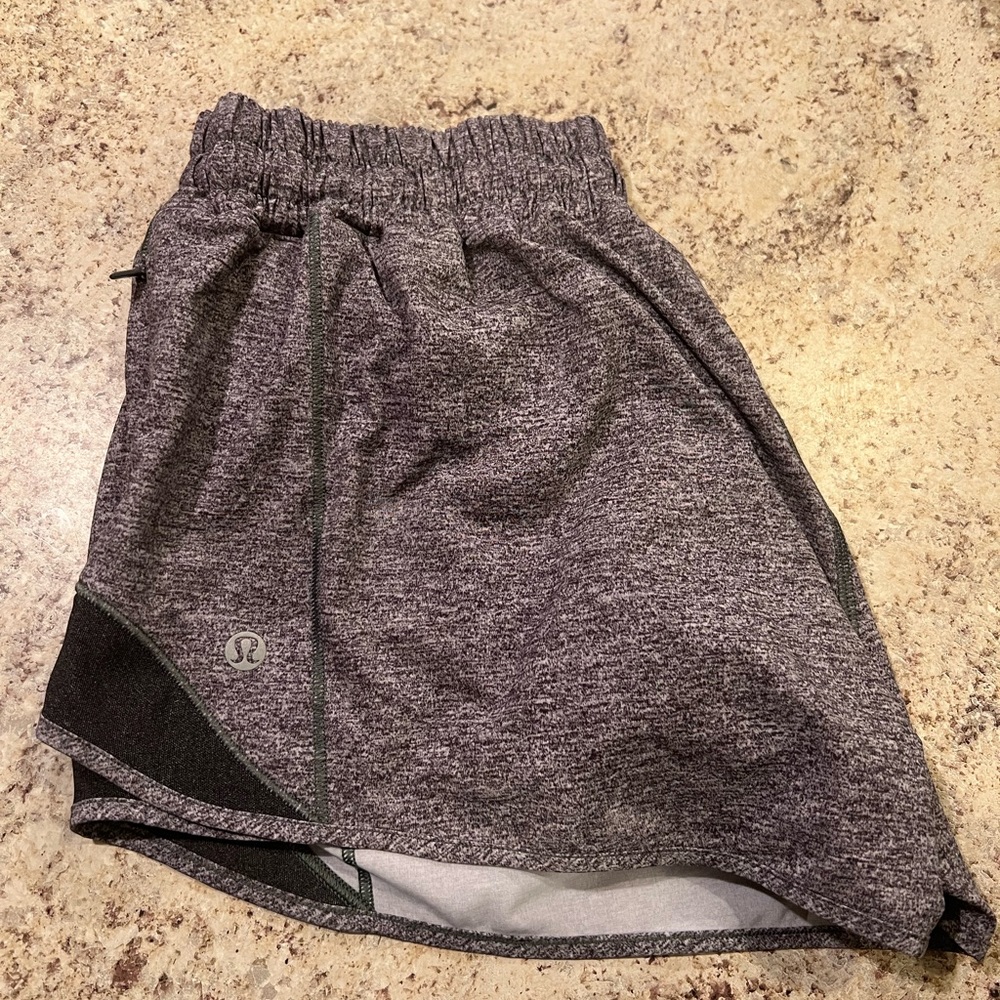 Lululemon 2.5” short